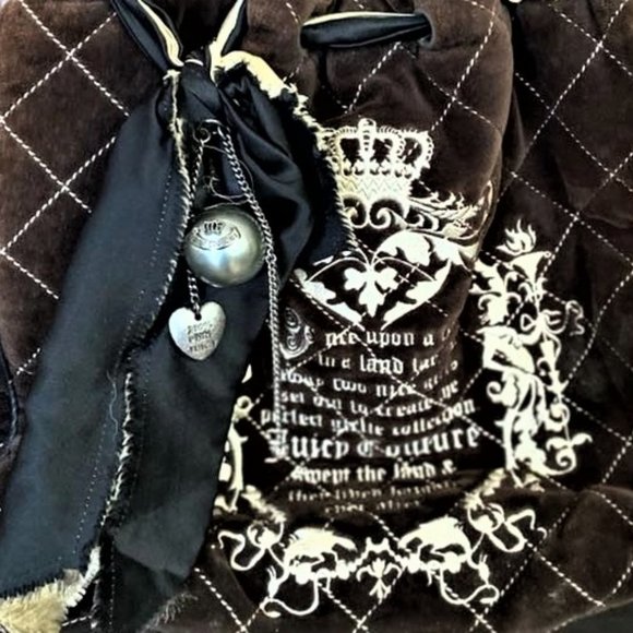 SOLD on Ebay Vintage Day Dreamer Y2K Diamond Quilted Velvet W/ Leather Trims - Picture 3 of 9